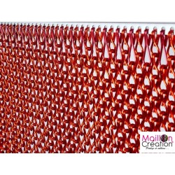 rideau en chaine rouge très serré