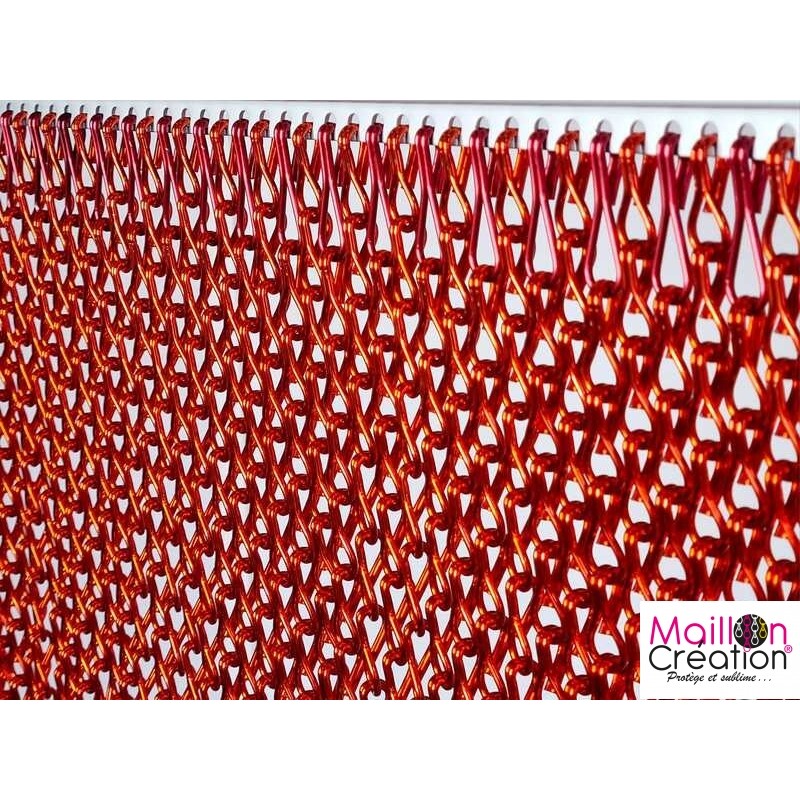 rideau en chaine rouge très serré