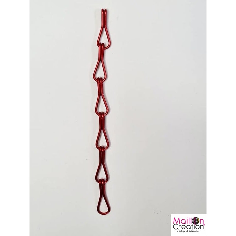 chaîne rouge avec grands maillons pour fabriquer un rideau chaînette en quinconce