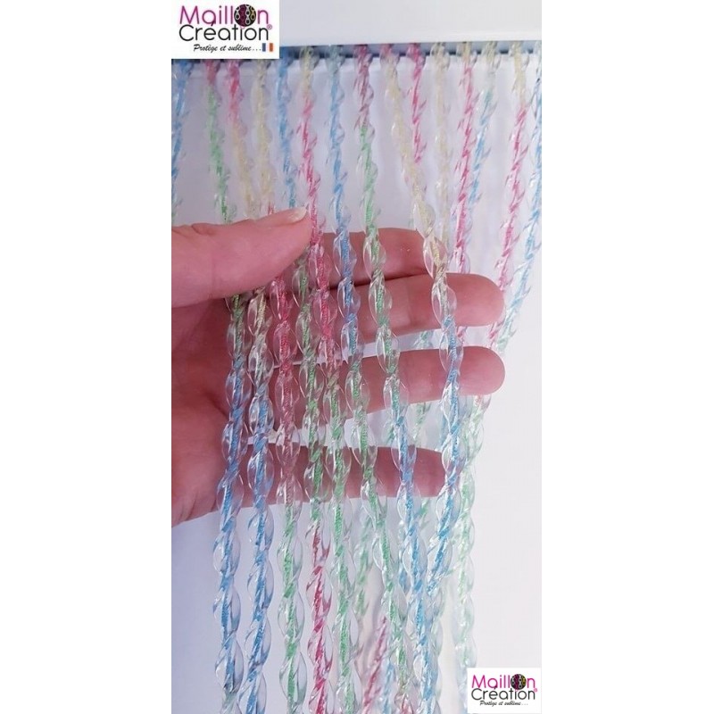 Plastic door curtains effective against flies and mosquitoes